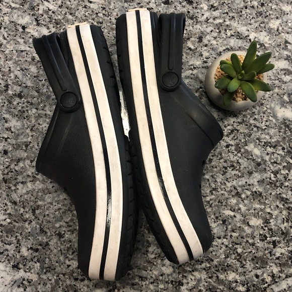 Crocs 7Crocband Clog Mules - Black/White UNISEX Men5/Women 7 EUC - Picture 2 of 6